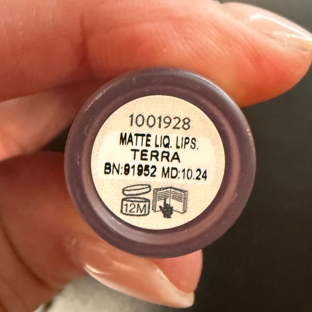 NWOT FARMASI LIQUID MATTE LIPSTICK TERRA RED BROWN RUST COLOR - Picture 4 of 8